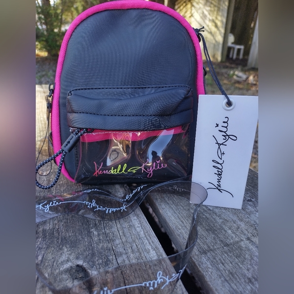 NWT Kendall + Kylie Mini Vanity That Convert's to a Crossbody Bag| Black & Pink! - Picture 5 of 11